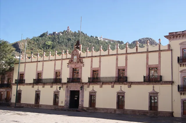 Plaza de Armas y Palacio de Gobierno